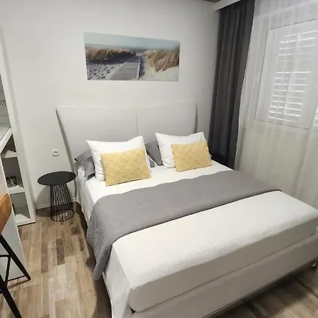 Ella Apartment *