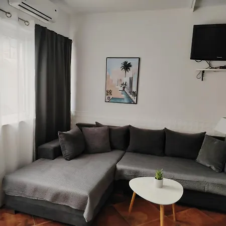 Ella Apartment *