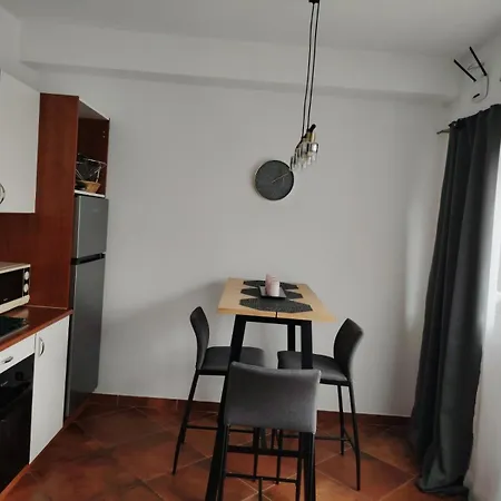 Ella Apartment *